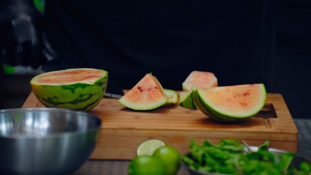Ornyho recept na kuřecí supreme na grilu s melounovým salátem, fetou a mátou