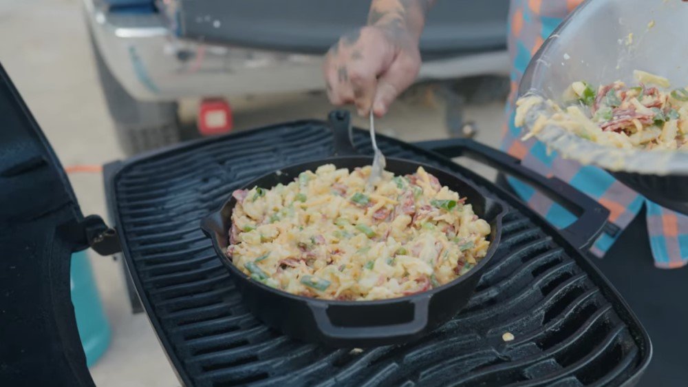 recept: Ornyho zapečené brambory s chorizem a čedarem