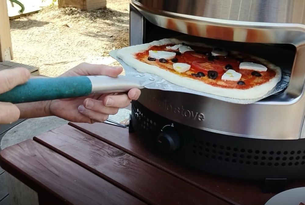 Pec dosahuje teploty až kolem 400 ° C a více, takže to jsou skutečně potřebné teploty pro správnou italskou pizzu.      