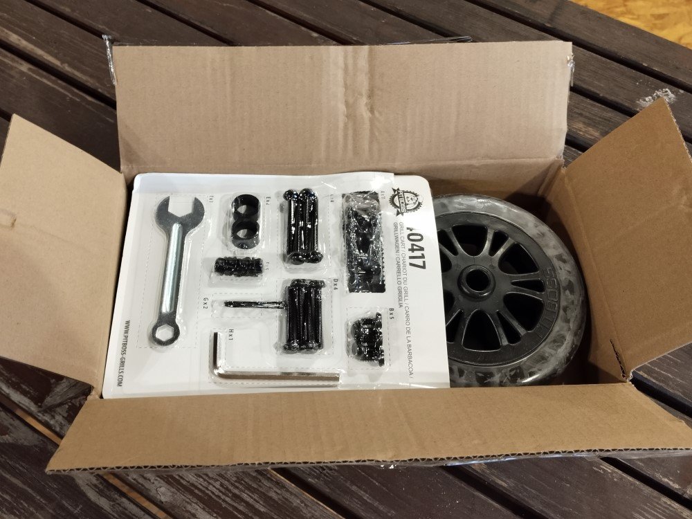 Recenze plynového grilu Pit Boss Sportsman – akční set