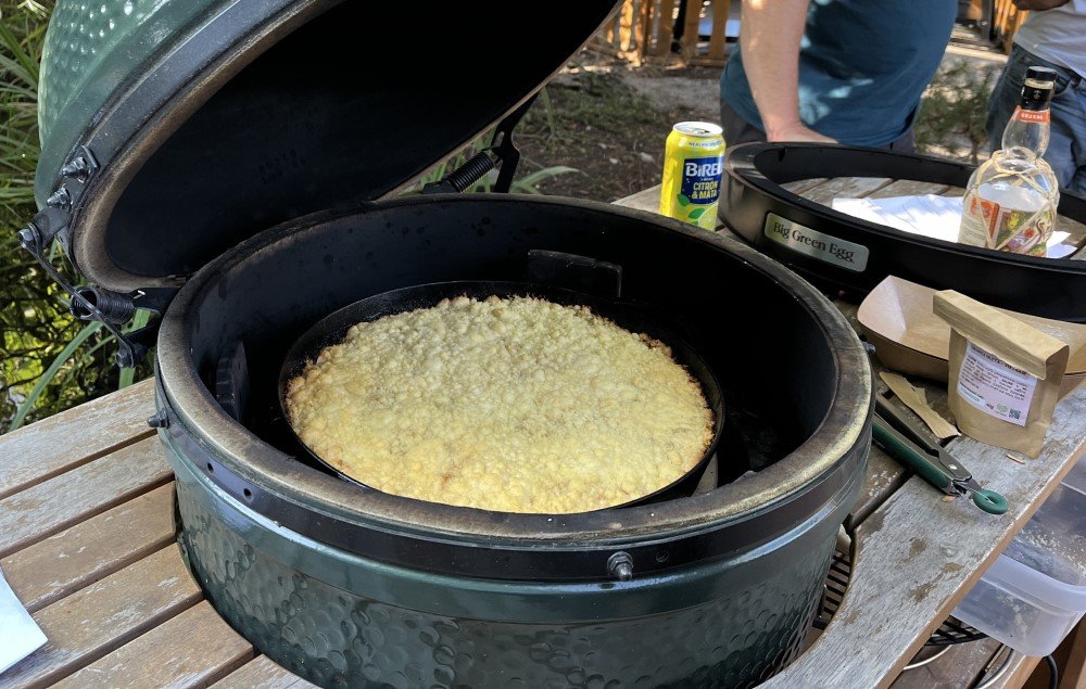 Recept na Crumble s hruškami a jablky v Big Green Egg 