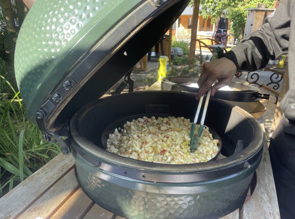 Recept na Crumble s hruškami a jablky v Big Green Egg 