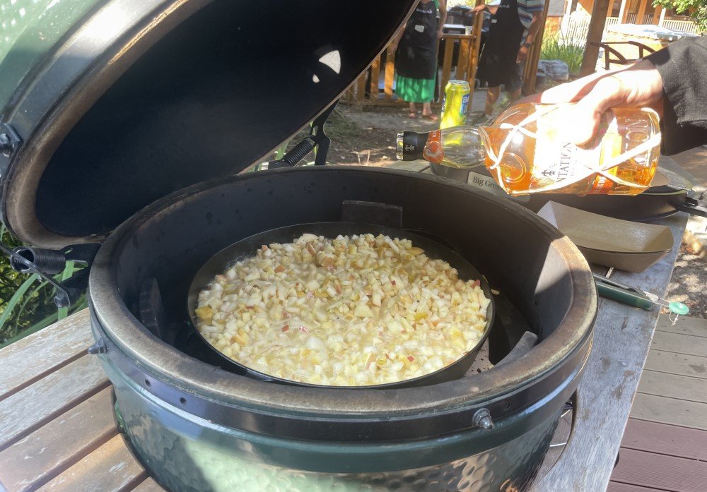Recept na Crumble s hruškami a jablky v Big Green Egg 