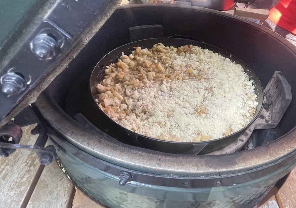 Recept na Crumble s hruškami a jablky v Big Green Egg 