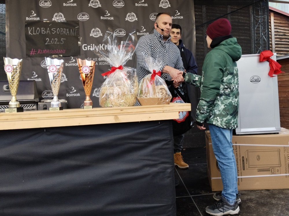 Klobásobraní 2025 a Mistr Málek aneb bourání vepřové půlky
