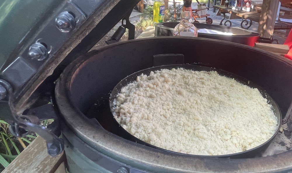 Recept na ovocn&yacute;&nbsp;Crumble pečen&yacute; v grilu Big Green Egg